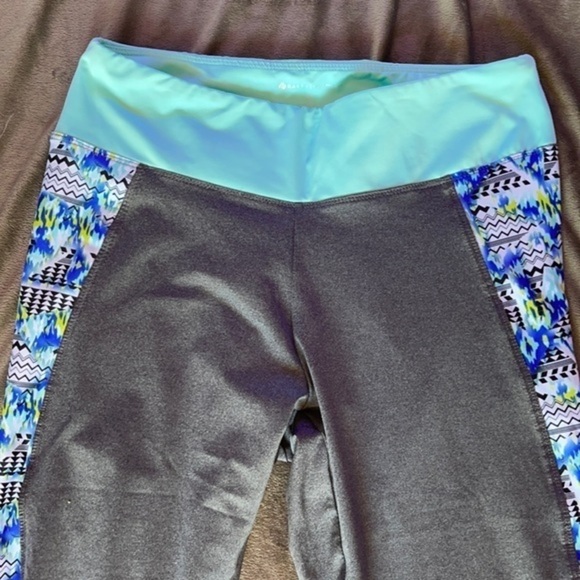 4 for 16$ Bally fitness Capri leggings - Picture 4 of 10